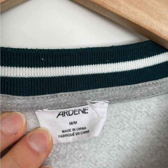 Ardene PORTLAND Gray and Green V-neck size medium - Picture 4 of 4